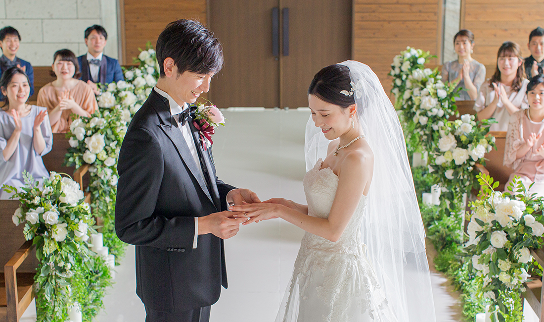 大切なゲストに見守らながら誓いの瞬間を