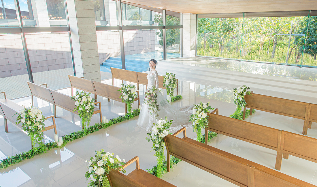 光と水、緑に包まれた祝福の空間